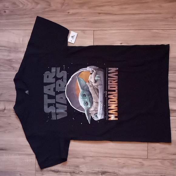 Star Wars Disney Mandalorian Unisex Tshirt BNWT - Picture 1 of 3